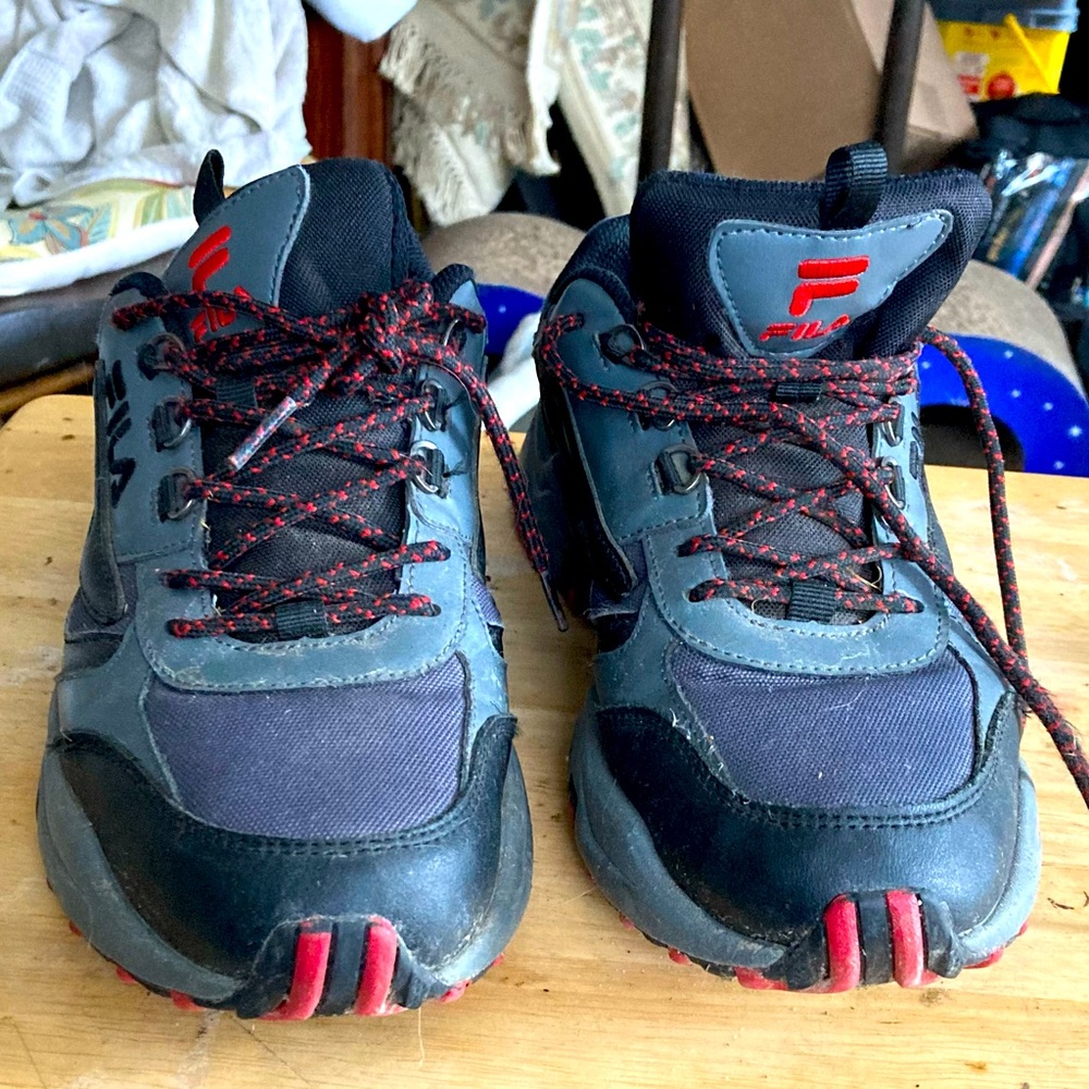 Estate auction lightly used FILA Men's Reminder Lace Up Sneakers size 8.5